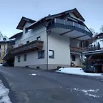 Ammerer Apartment *